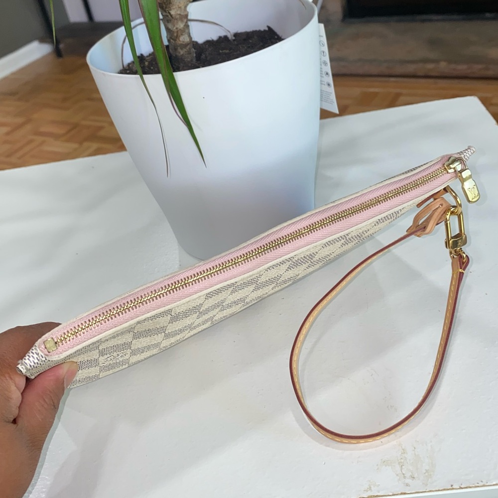 ❤️authentic pouch - Picture 6 of 14